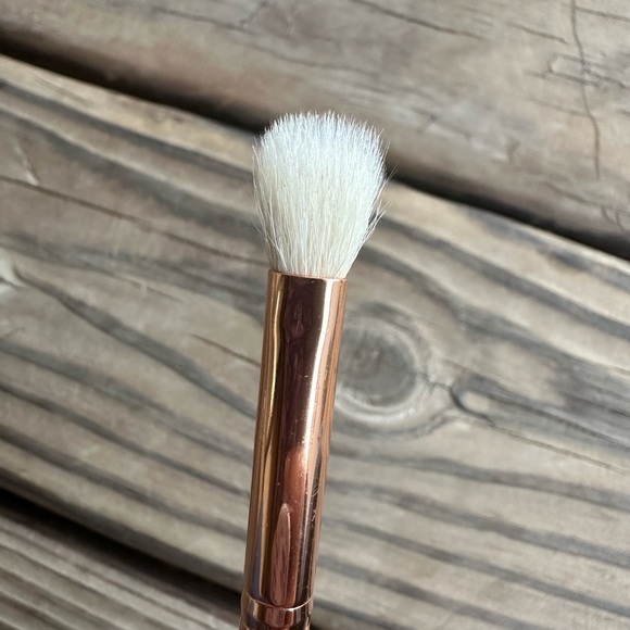 Morphe R39 tapered blender brush - Picture 3 of 3